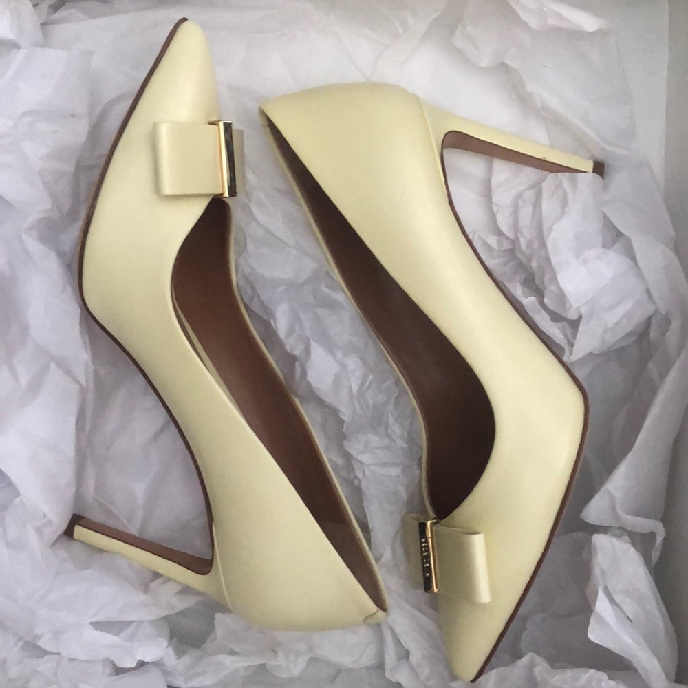 Hugo Boss Pastel Yellow Leather Pumps with Bow